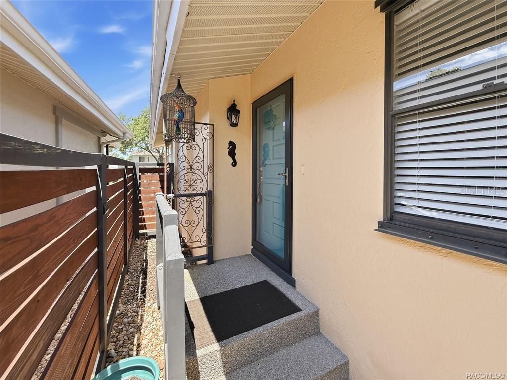 Image 4 of 76 For 5198 Riverview Circle