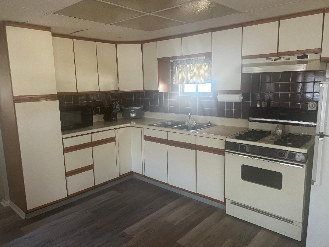 Image 11 of 17 For 1949 Hess Drive