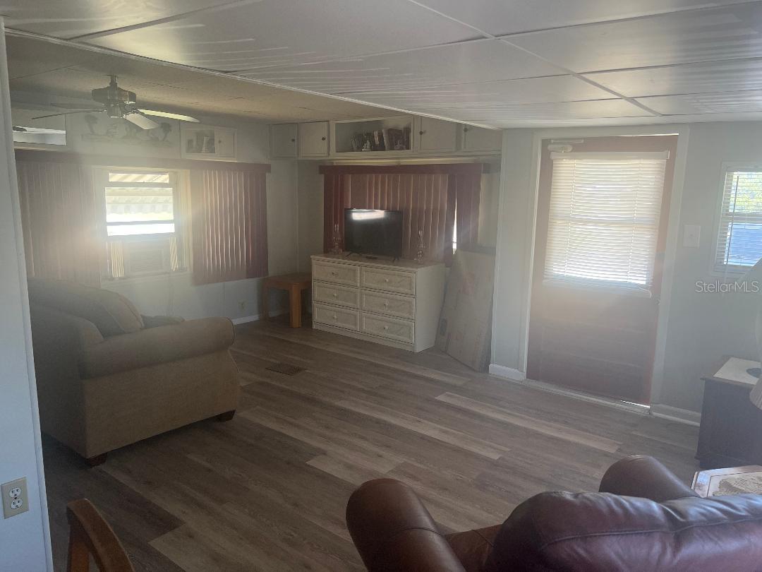 Image 16 of 17 For 1949 Hess Drive