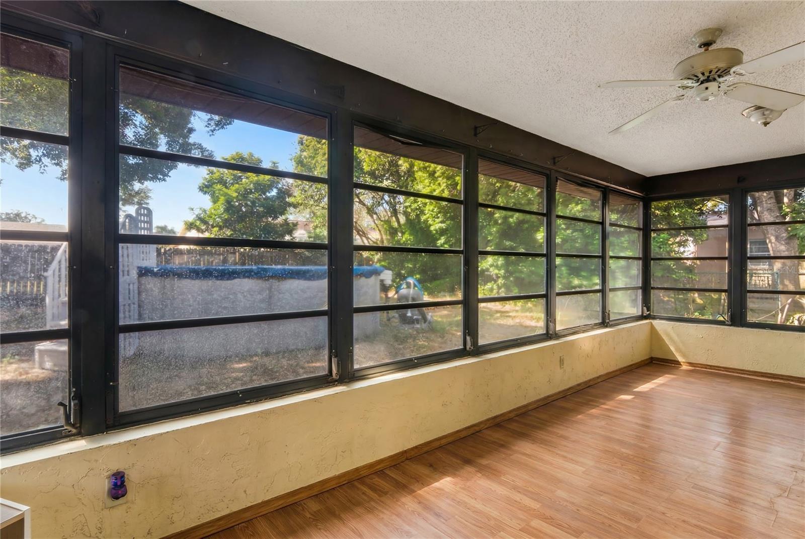 Image 32 of 49 For 11122 Maderia Street