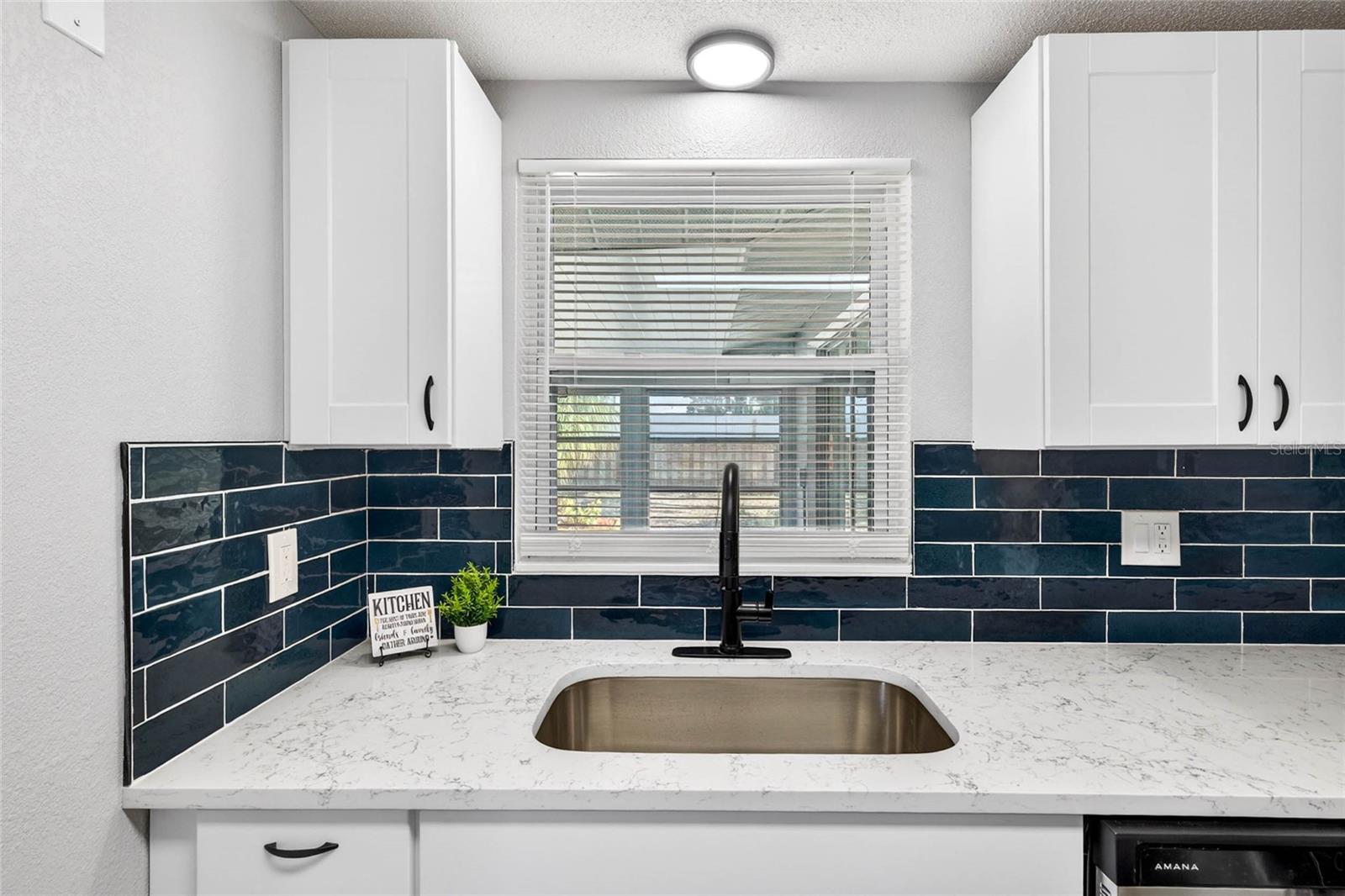 Listing photo id 8 for 7835 Lotus Drive