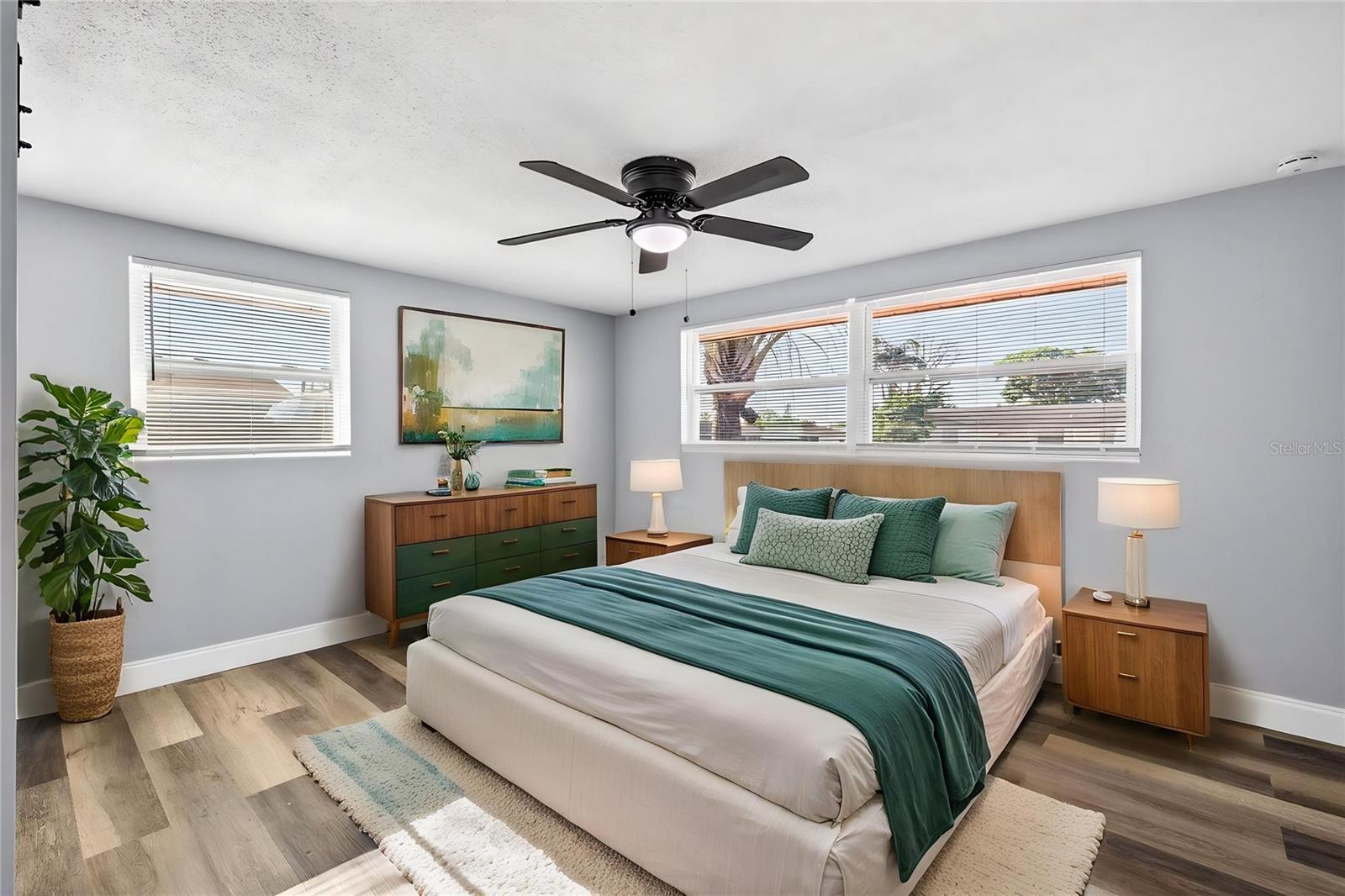 Listing photo id 13 for 7835 Lotus Drive