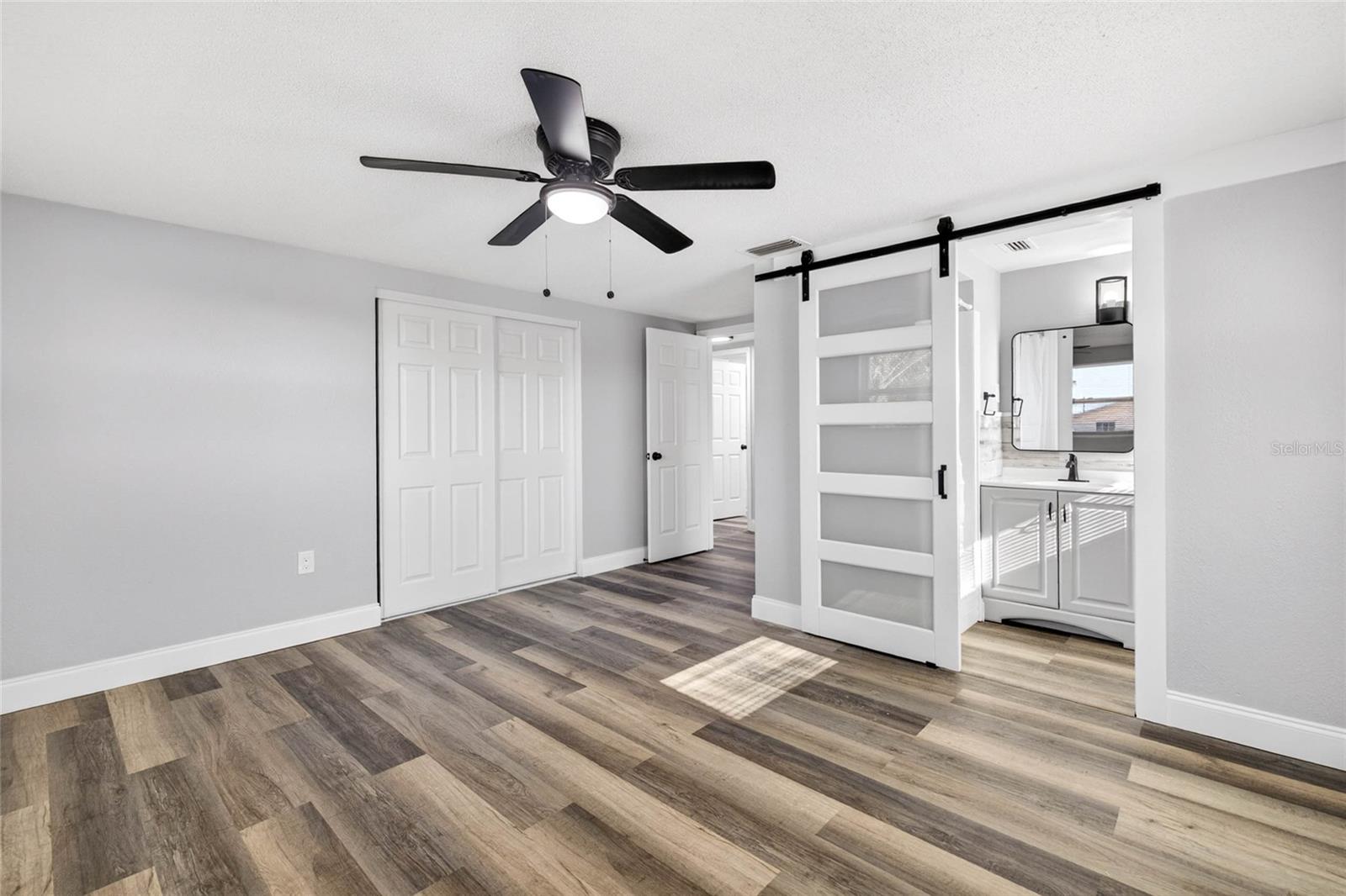 Listing photo id 14 for 7835 Lotus Drive