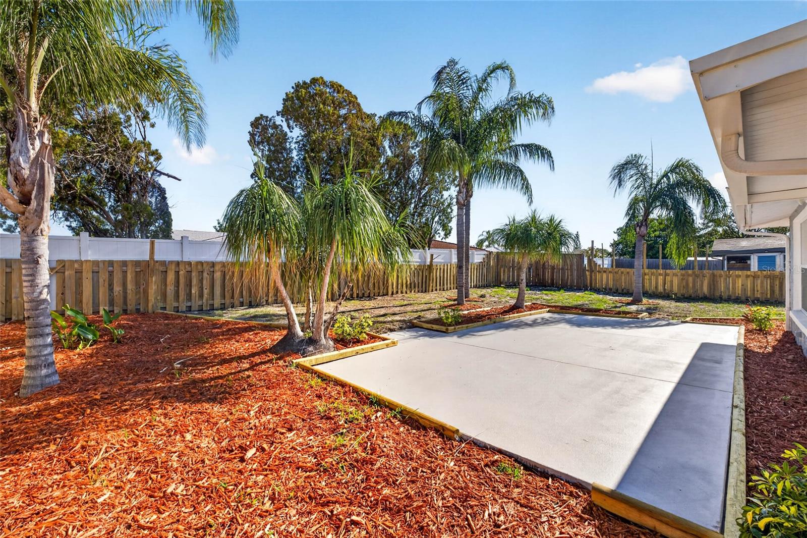 Listing photo id 18 for 7835 Lotus Drive