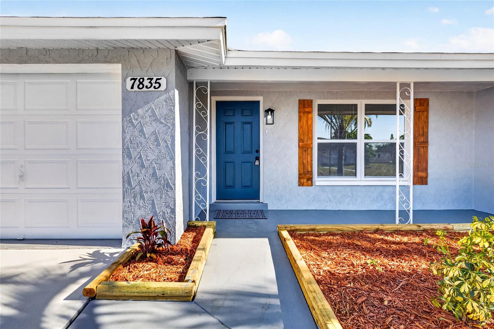 Listing photo id 1 for 7835 Lotus Drive