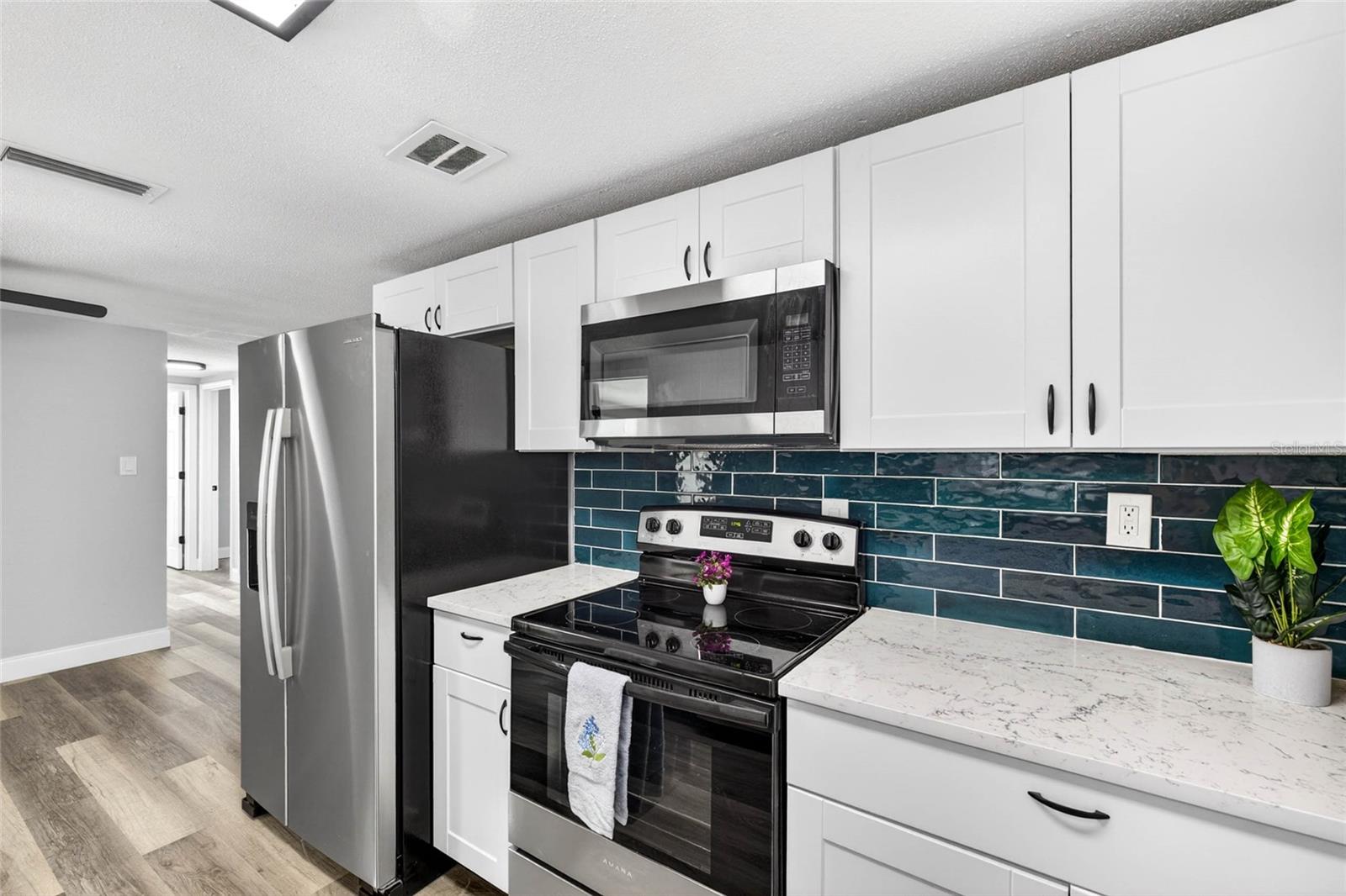 Listing photo id 6 for 7835 Lotus Drive