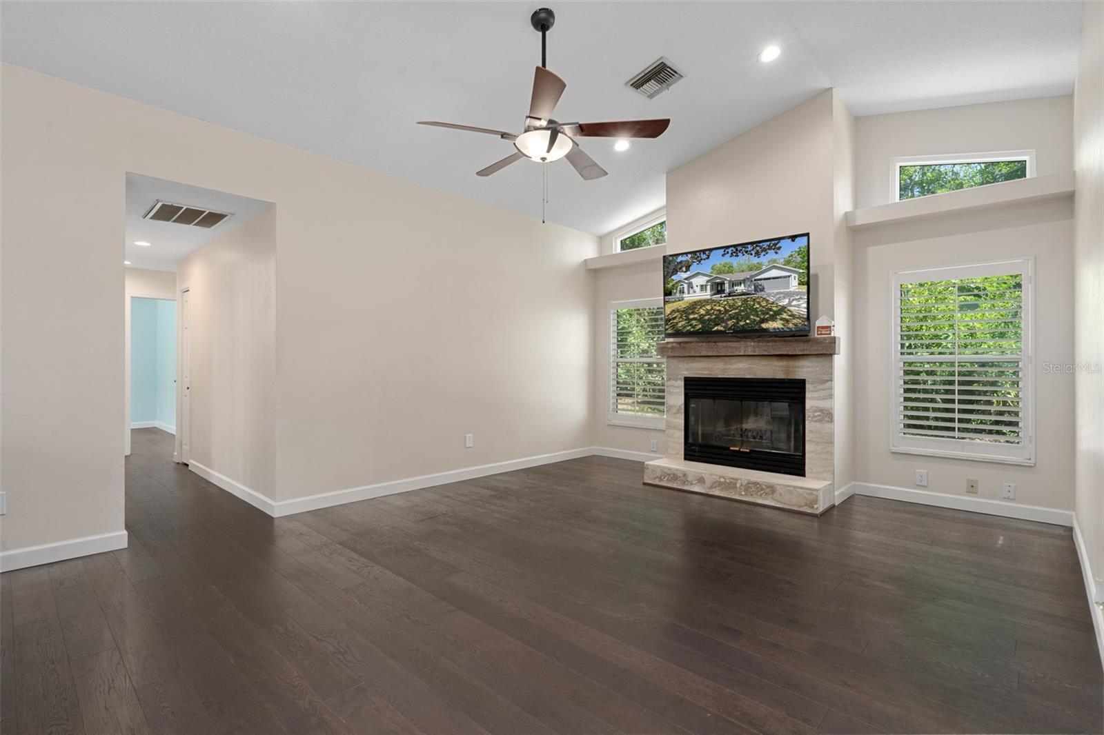 Image 18 of 75 For 3367 Black Oak Trail