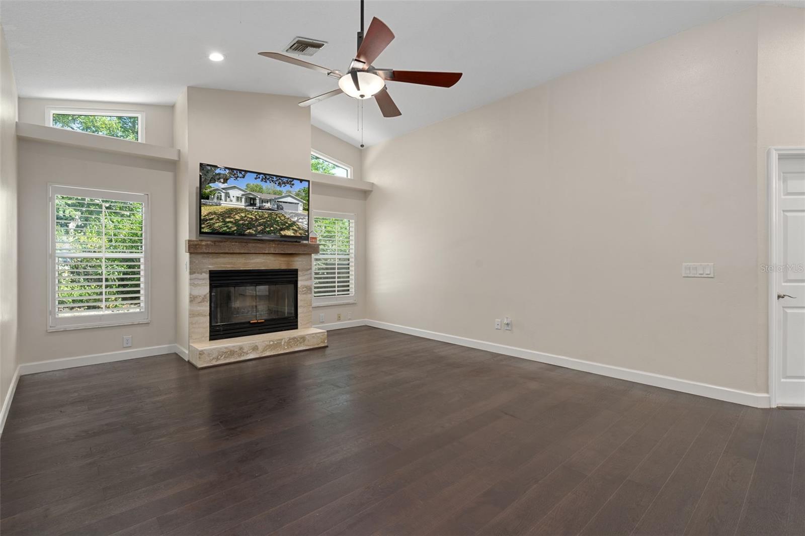 Image 19 of 75 For 3367 Black Oak Trail