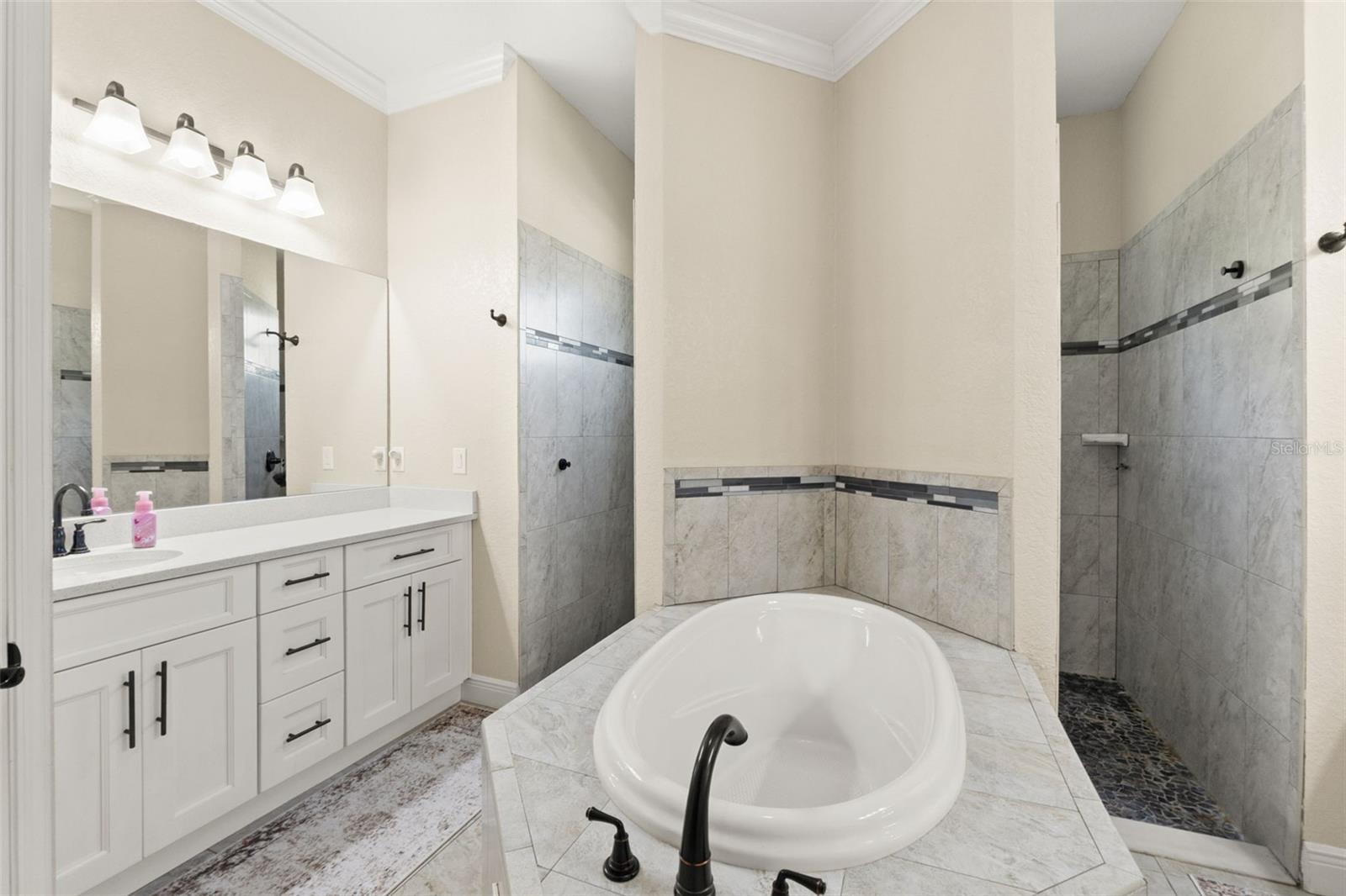 Image 19 of 45 For 2111 Maximilian Avenue