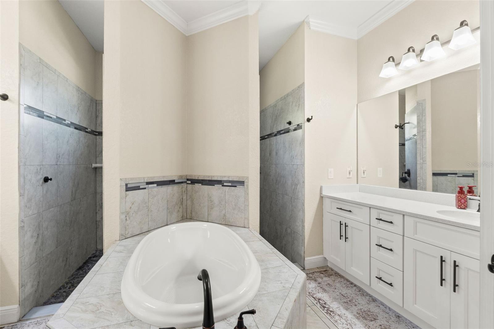 Image 20 of 45 For 2111 Maximilian Avenue