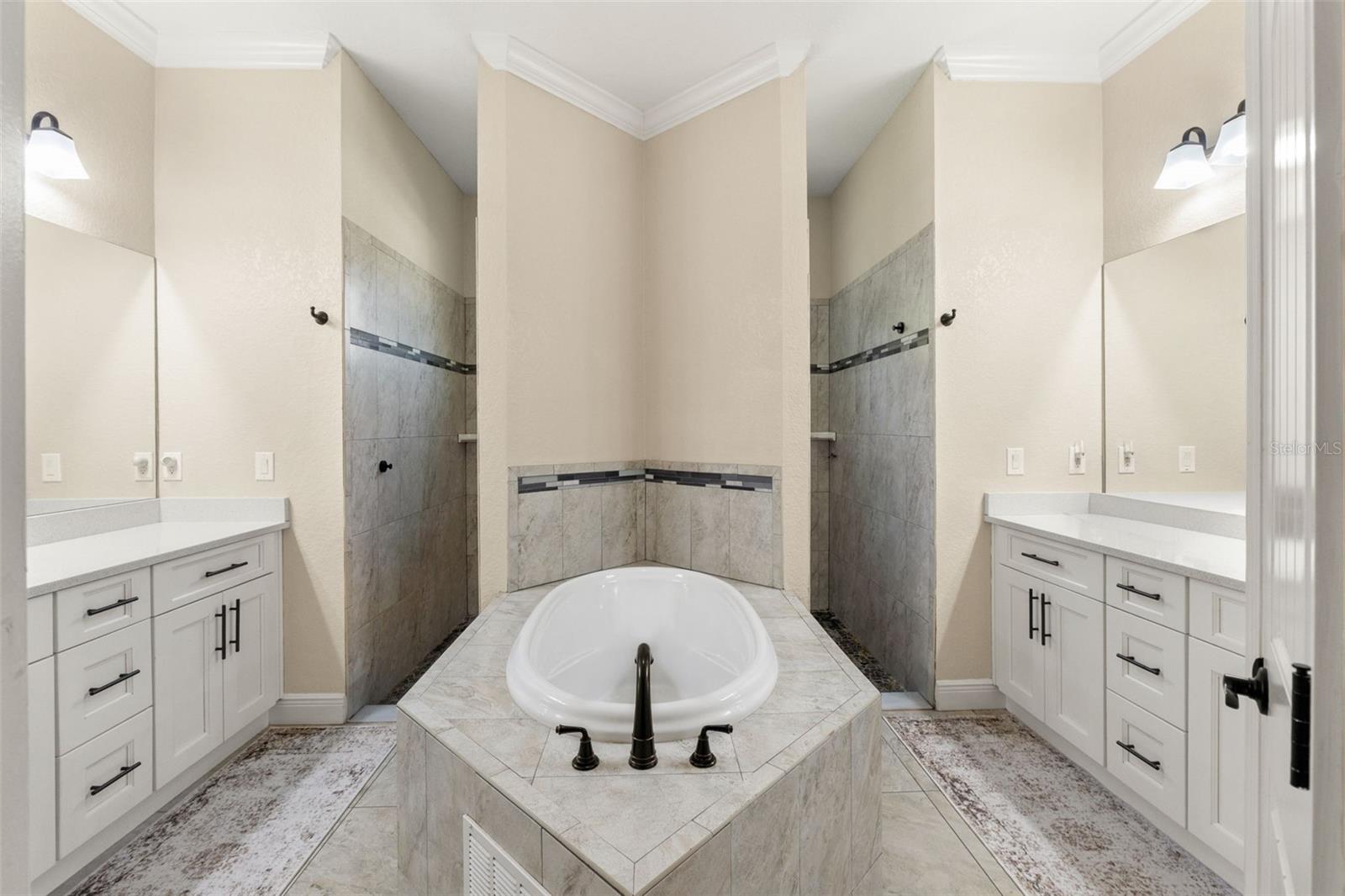 Image 21 of 45 For 2111 Maximilian Avenue