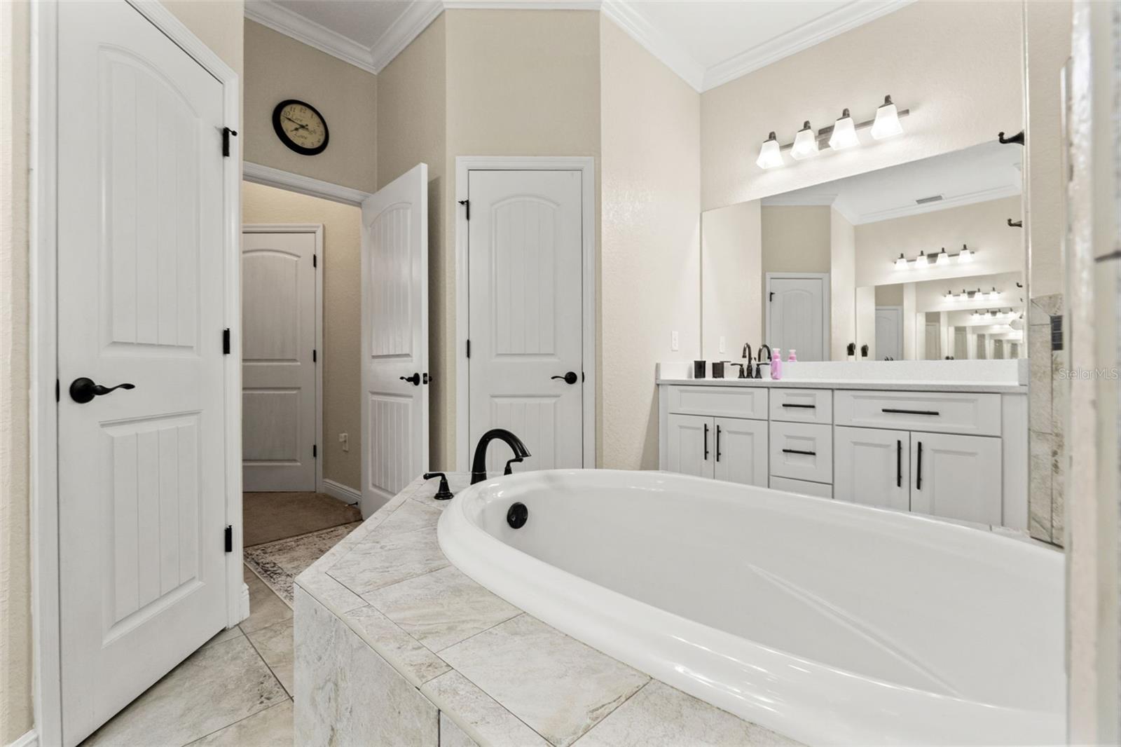 Image 22 of 45 For 2111 Maximilian Avenue