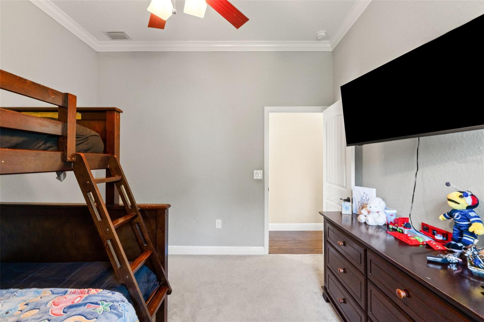 Image 28 of 45 For 2111 Maximilian Avenue