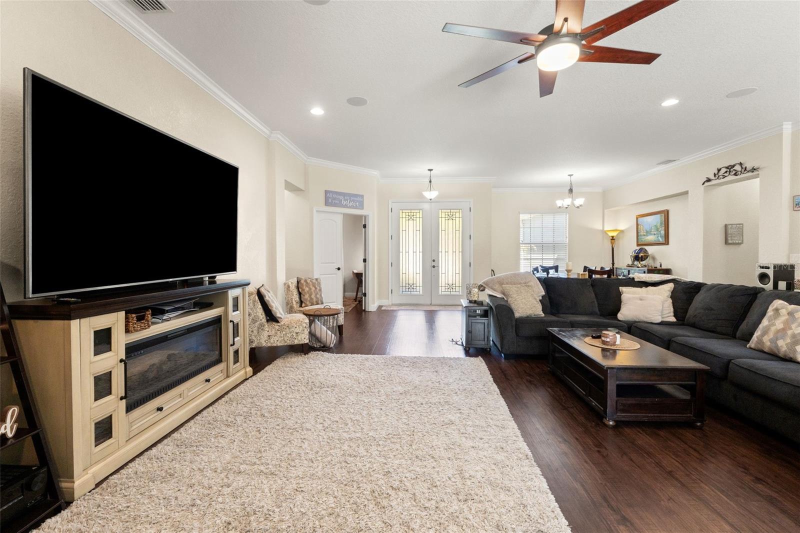 Image 5 of 45 For 2111 Maximilian Avenue