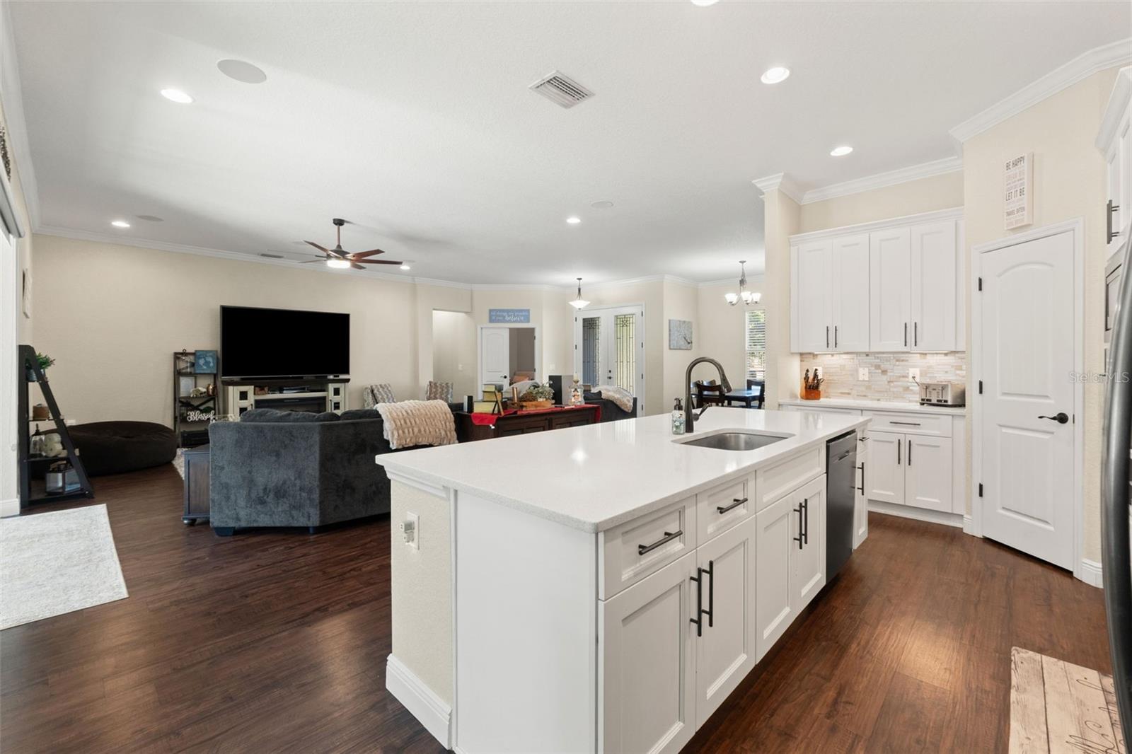 Image 8 of 45 For 2111 Maximilian Avenue