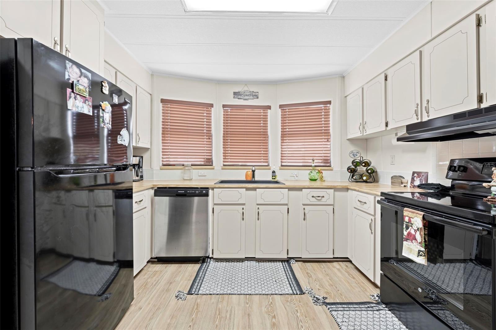 Image 18 of 38 For 14274 Sandhurst Street