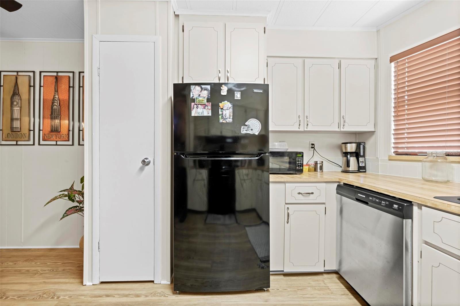 Image 20 of 38 For 14274 Sandhurst Street