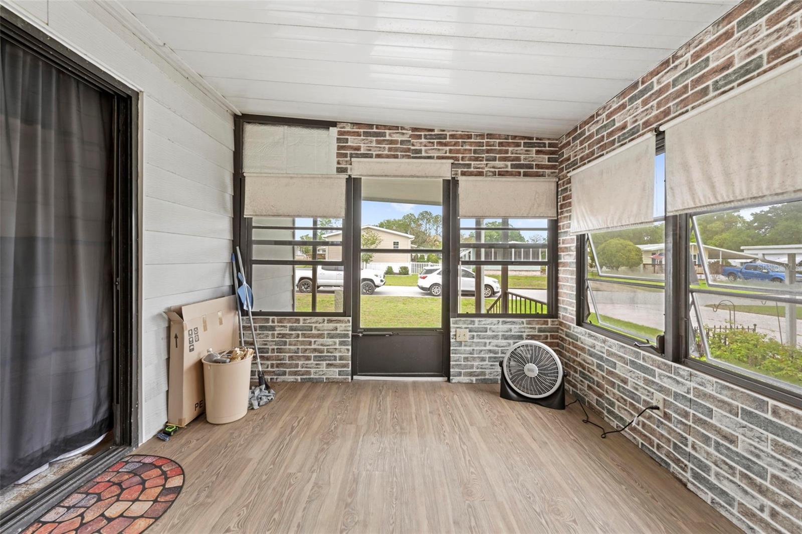 Image 27 of 38 For 14274 Sandhurst Street