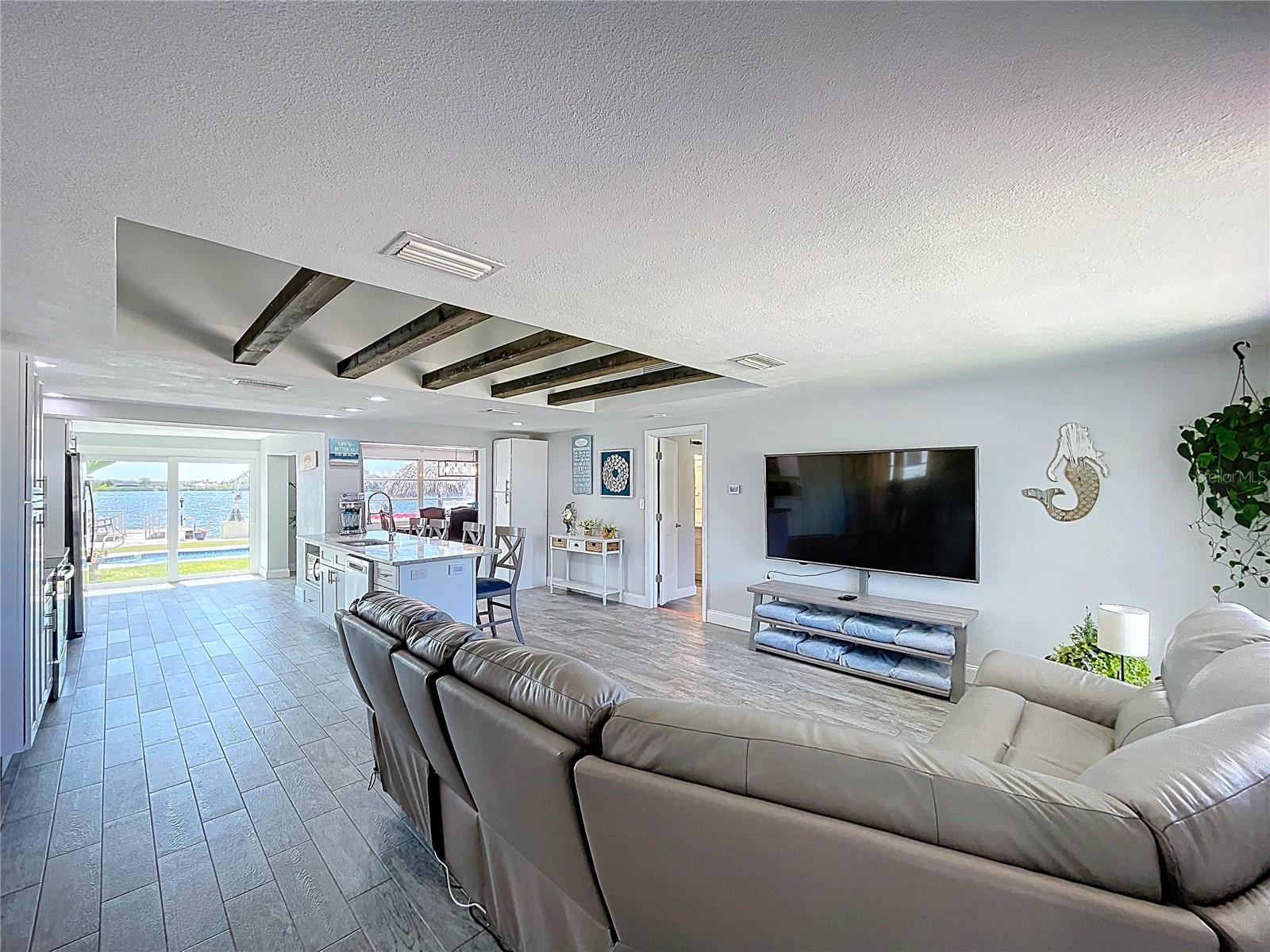 Image 10 of 89 For 4930 Bay Park Drive