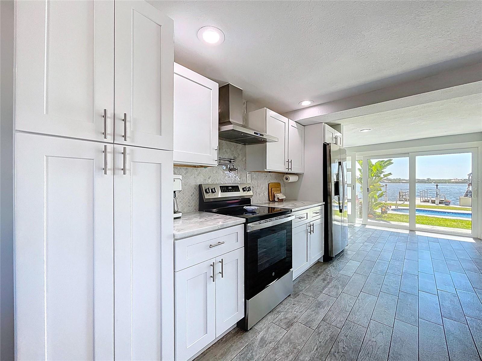 Image 14 of 89 For 4930 Bay Park Drive