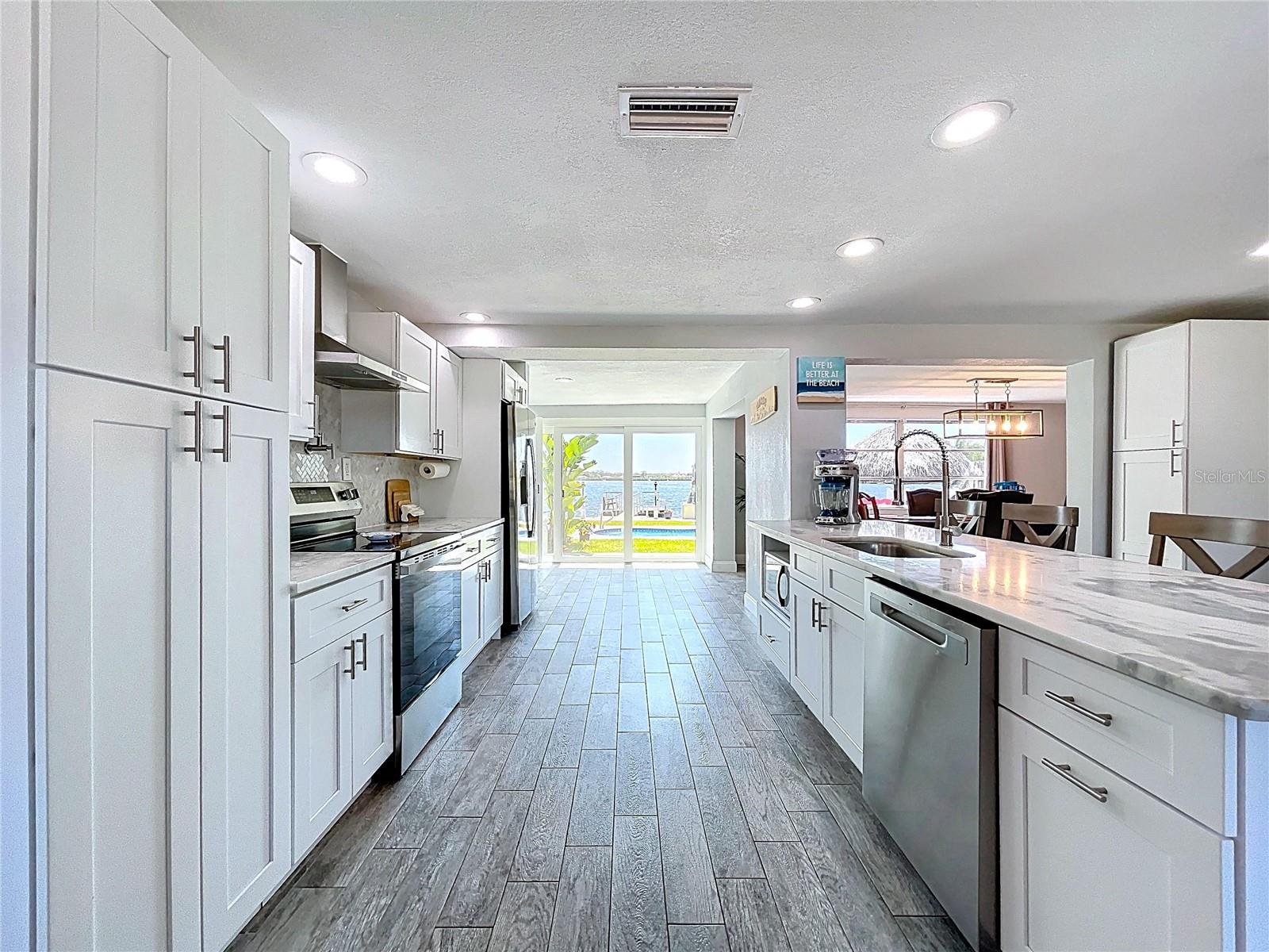 Image 15 of 89 For 4930 Bay Park Drive