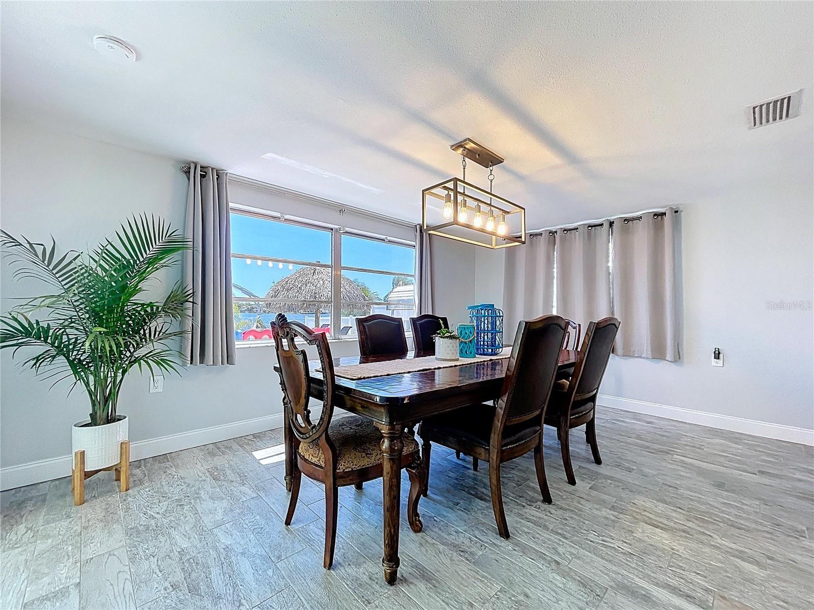 Image 18 of 89 For 4930 Bay Park Drive