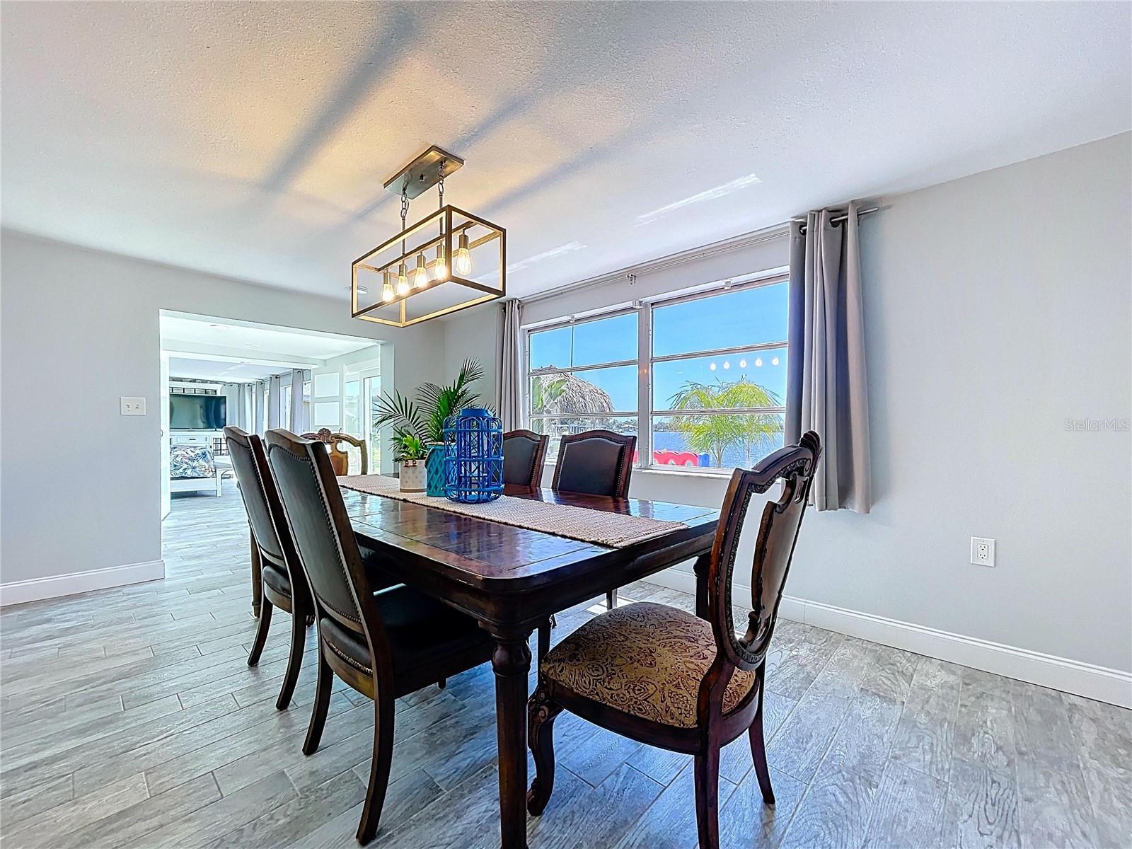 Image 19 of 89 For 4930 Bay Park Drive