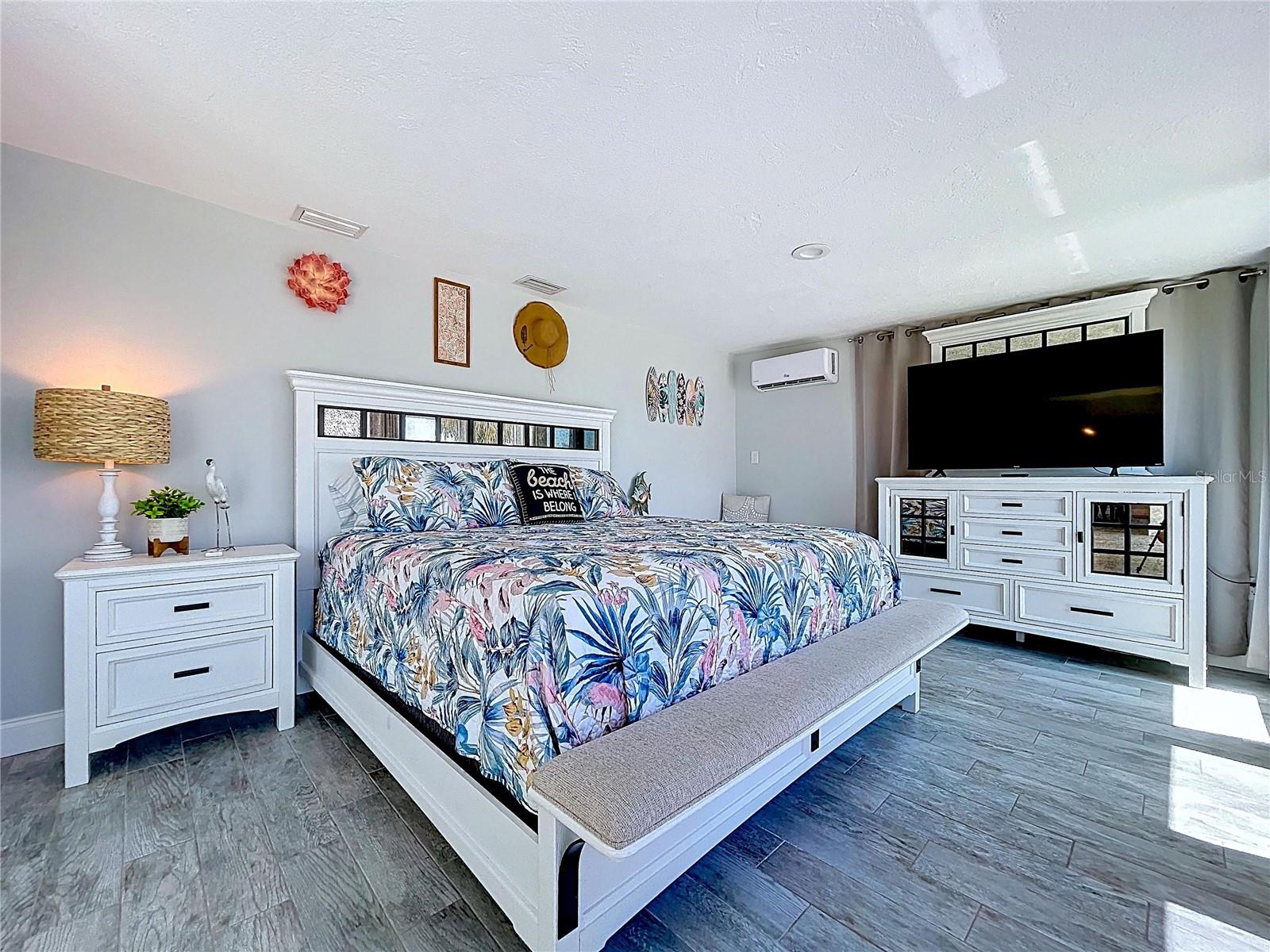 Image 22 of 89 For 4930 Bay Park Drive