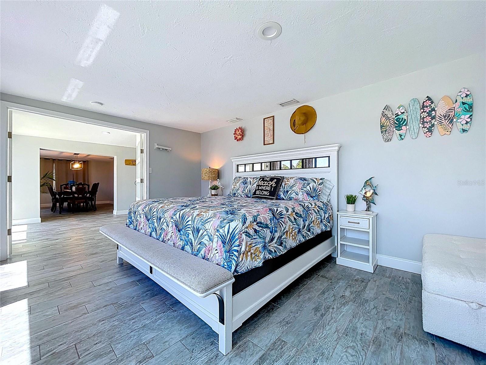 Image 26 of 89 For 4930 Bay Park Drive