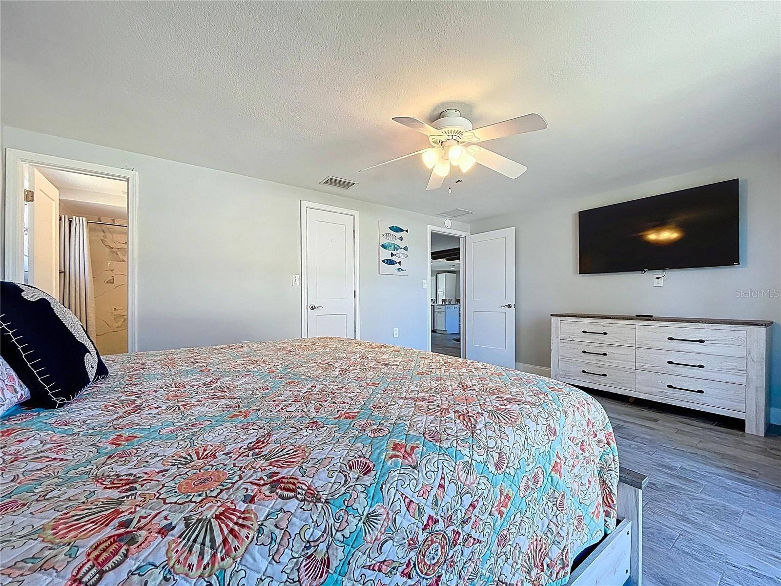 Image 31 of 89 For 4930 Bay Park Drive