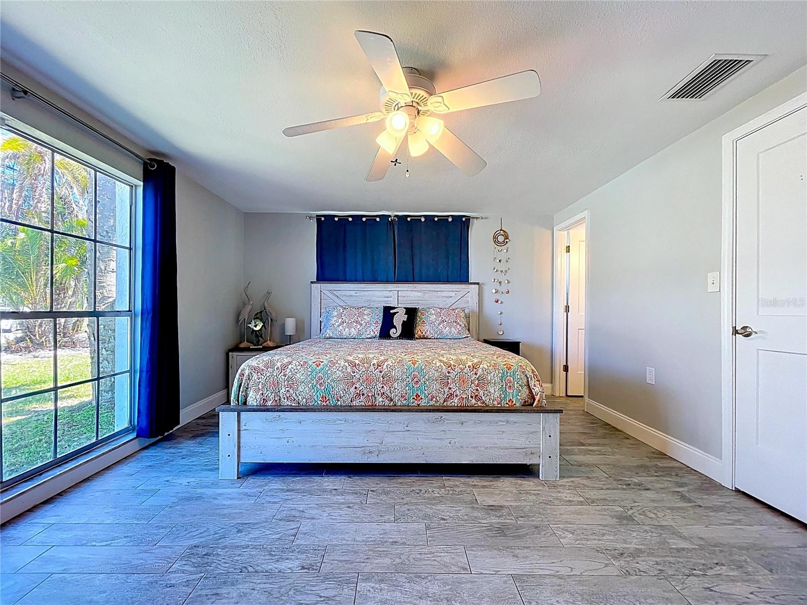 Image 34 of 89 For 4930 Bay Park Drive