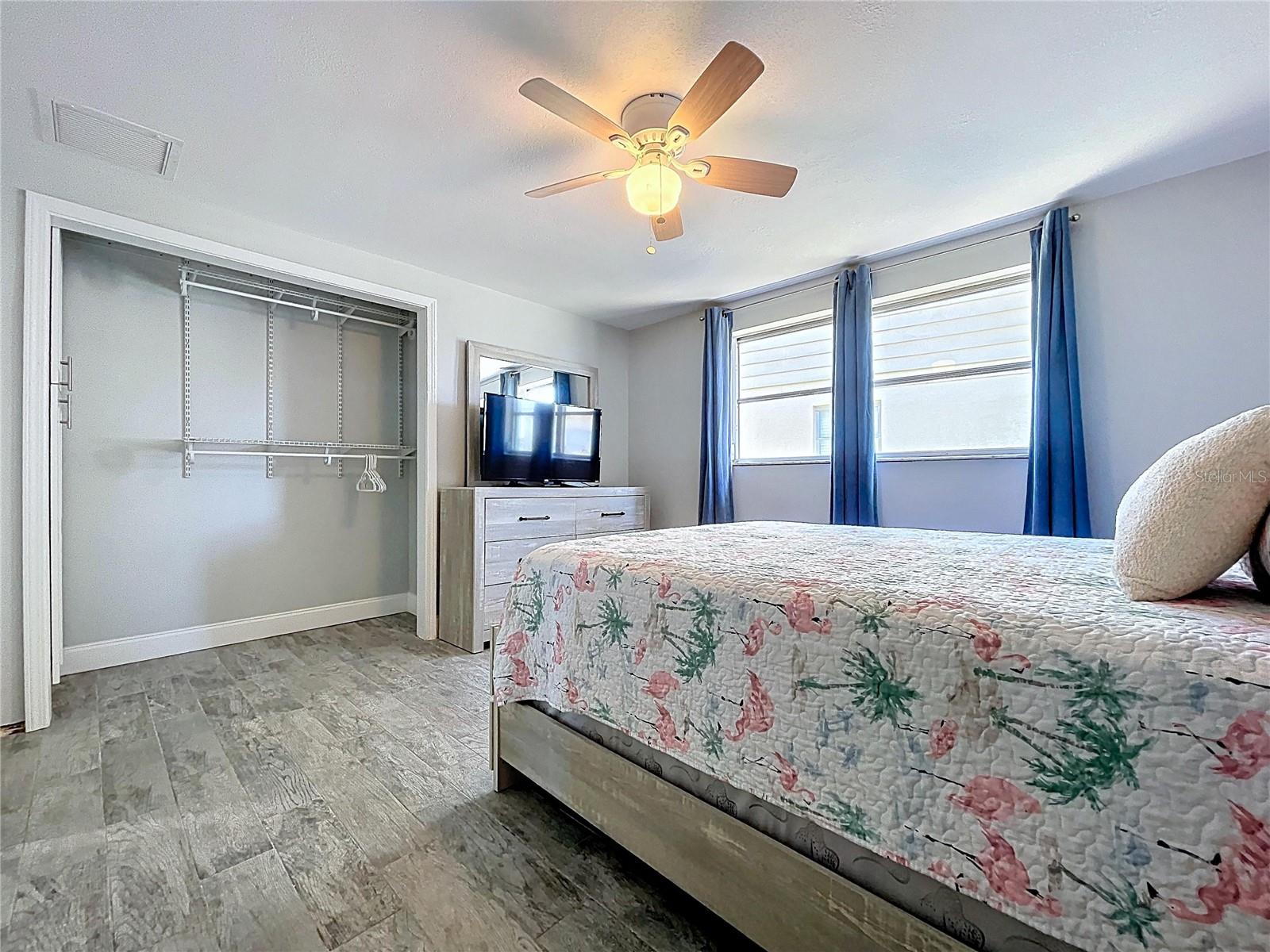 Image 38 of 89 For 4930 Bay Park Drive