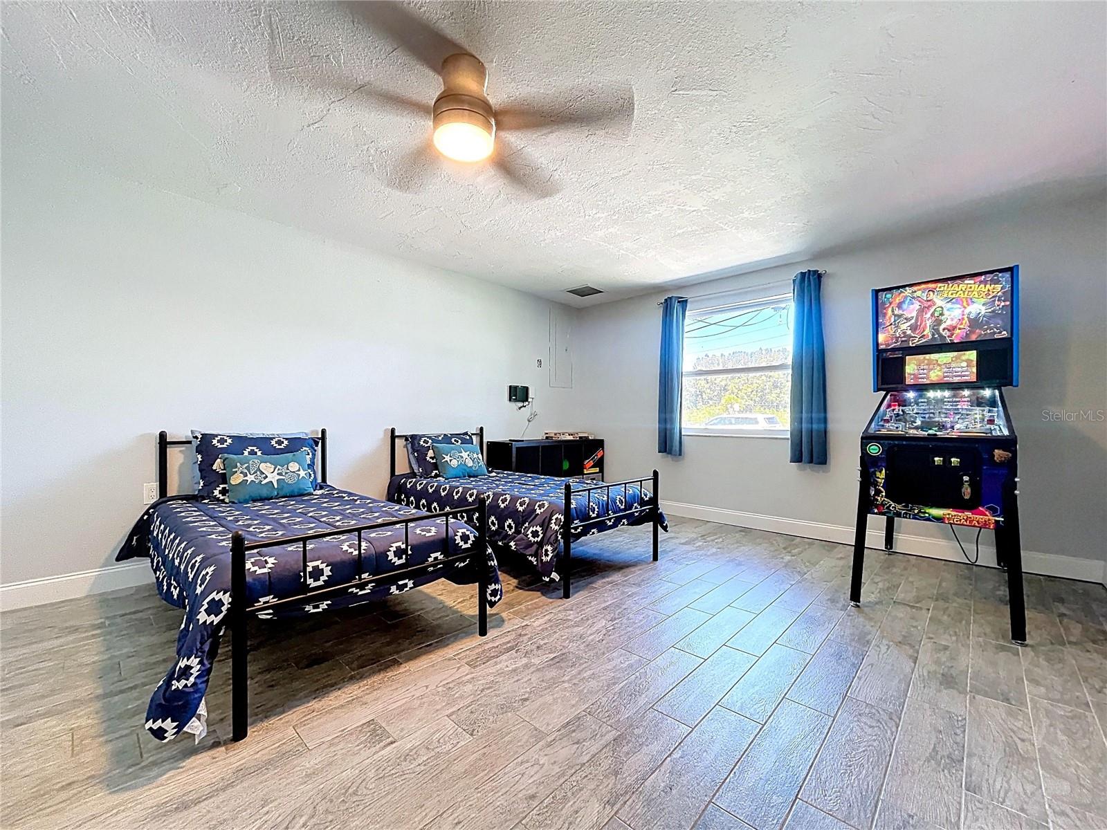 Image 44 of 89 For 4930 Bay Park Drive