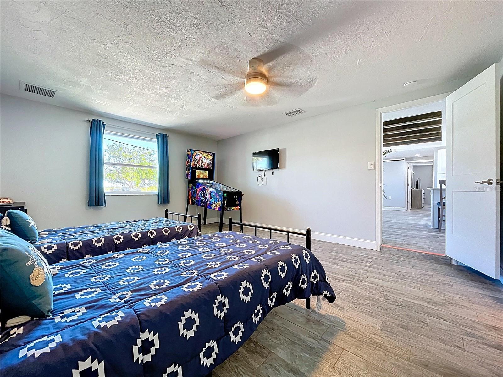 Image 45 of 89 For 4930 Bay Park Drive