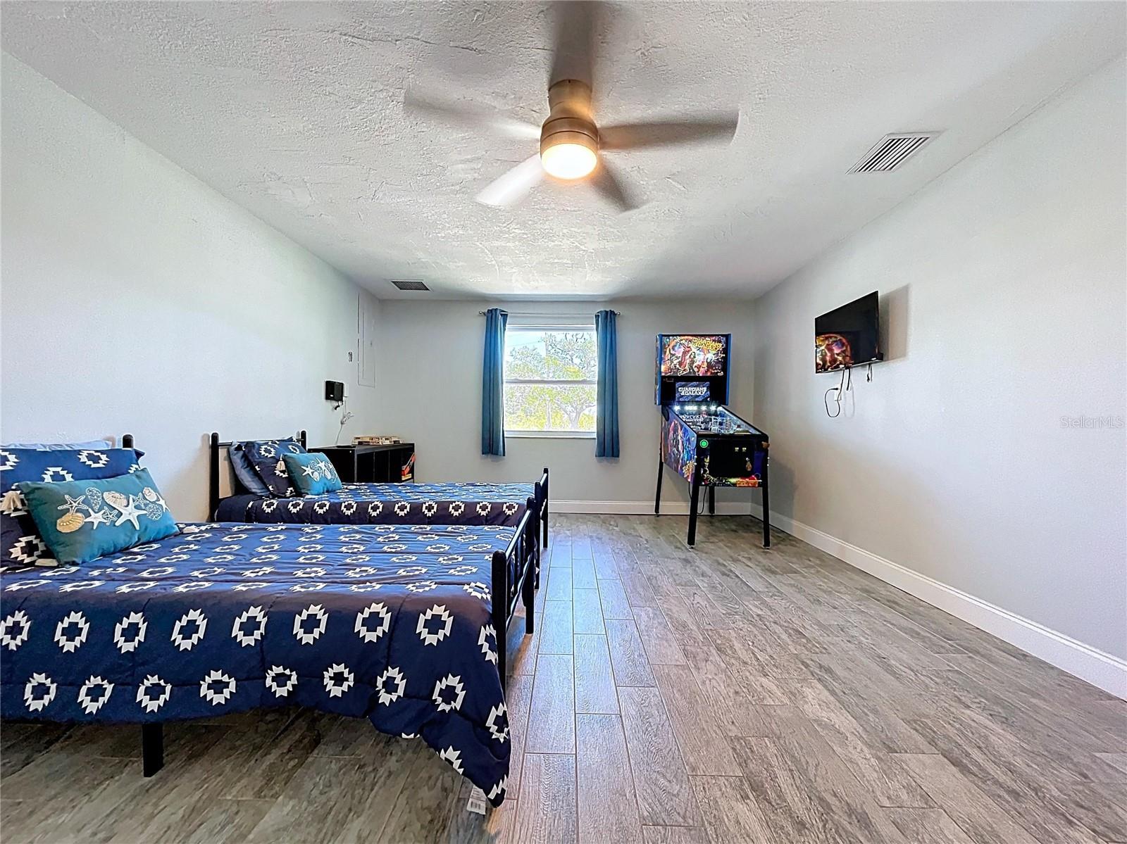 Image 46 of 89 For 4930 Bay Park Drive