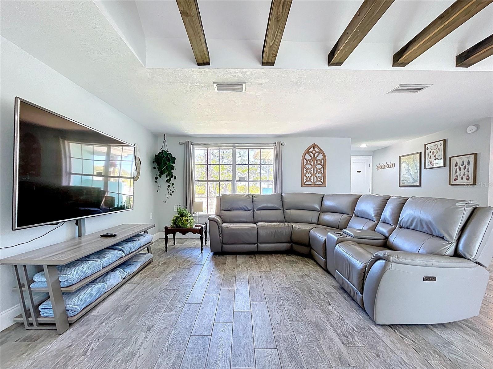 Image 8 of 89 For 4930 Bay Park Drive