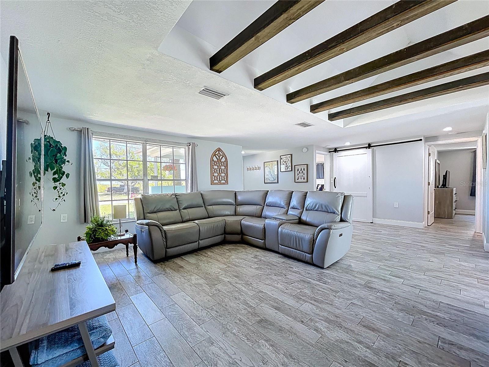 Image 9 of 89 For 4930 Bay Park Drive