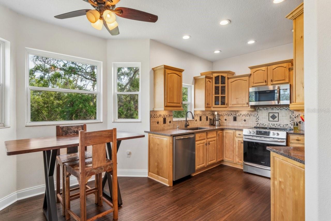 Image 10 of 91 For 7340 Brightwaters Court