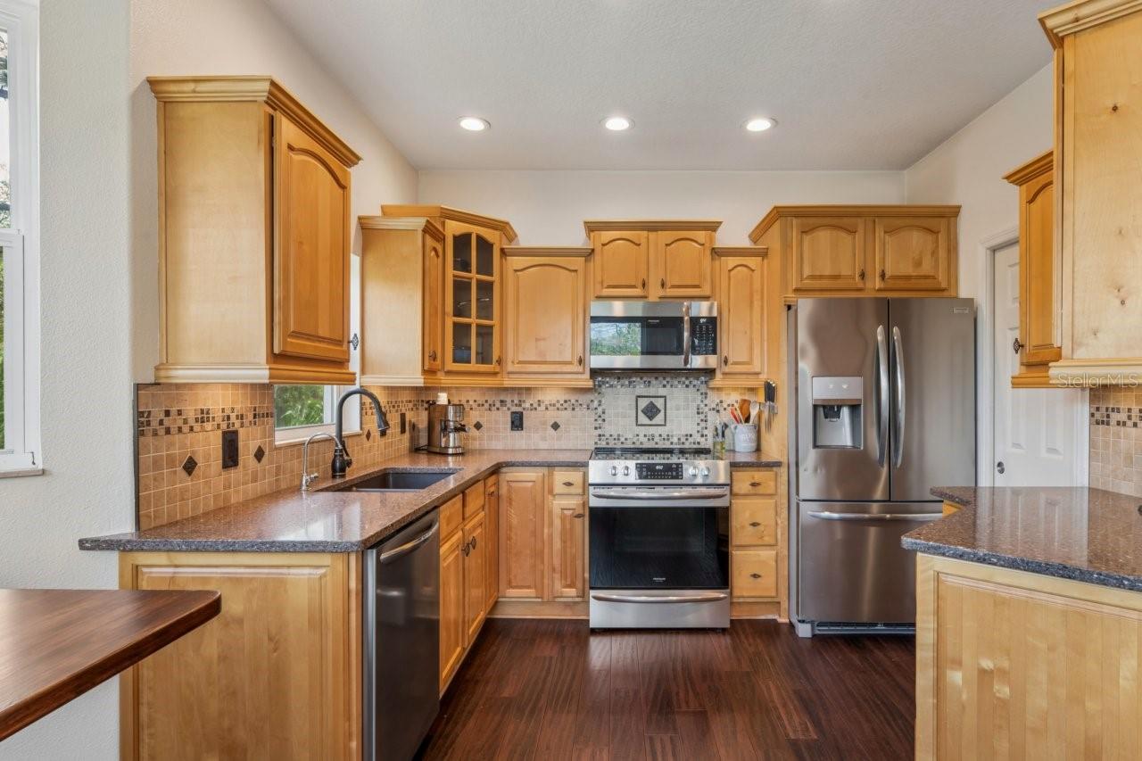 Image 11 of 91 For 7340 Brightwaters Court