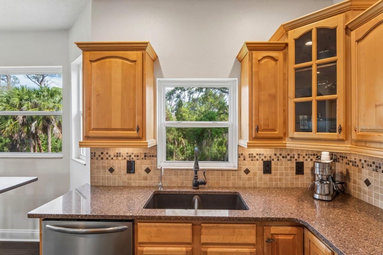 Image 12 of 91 For 7340 Brightwaters Court