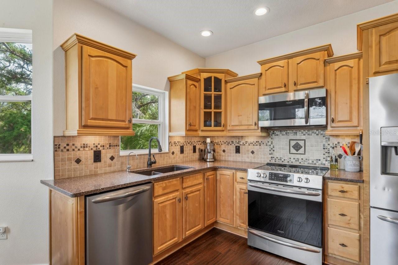 Image 13 of 91 For 7340 Brightwaters Court