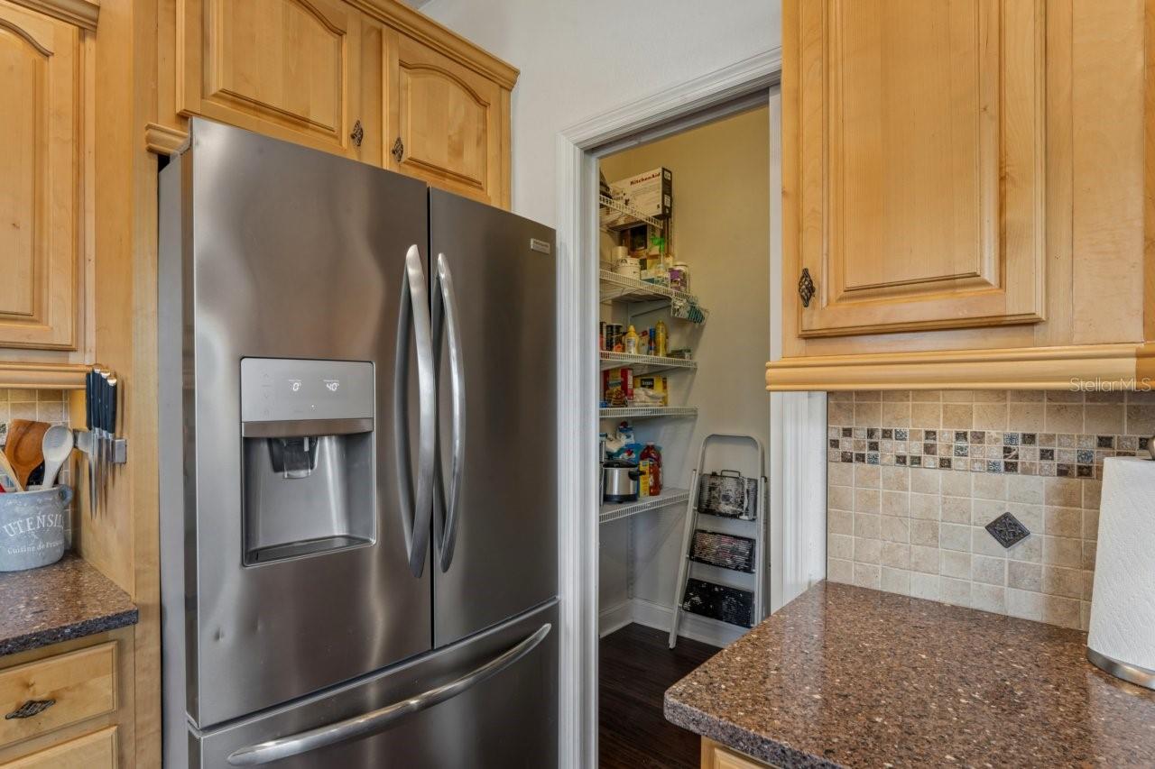 Image 14 of 91 For 7340 Brightwaters Court