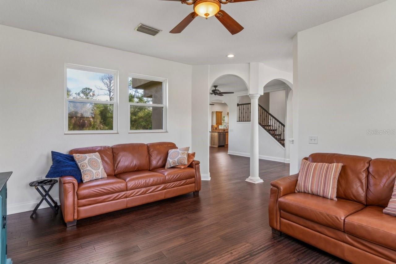 Image 18 of 91 For 7340 Brightwaters Court