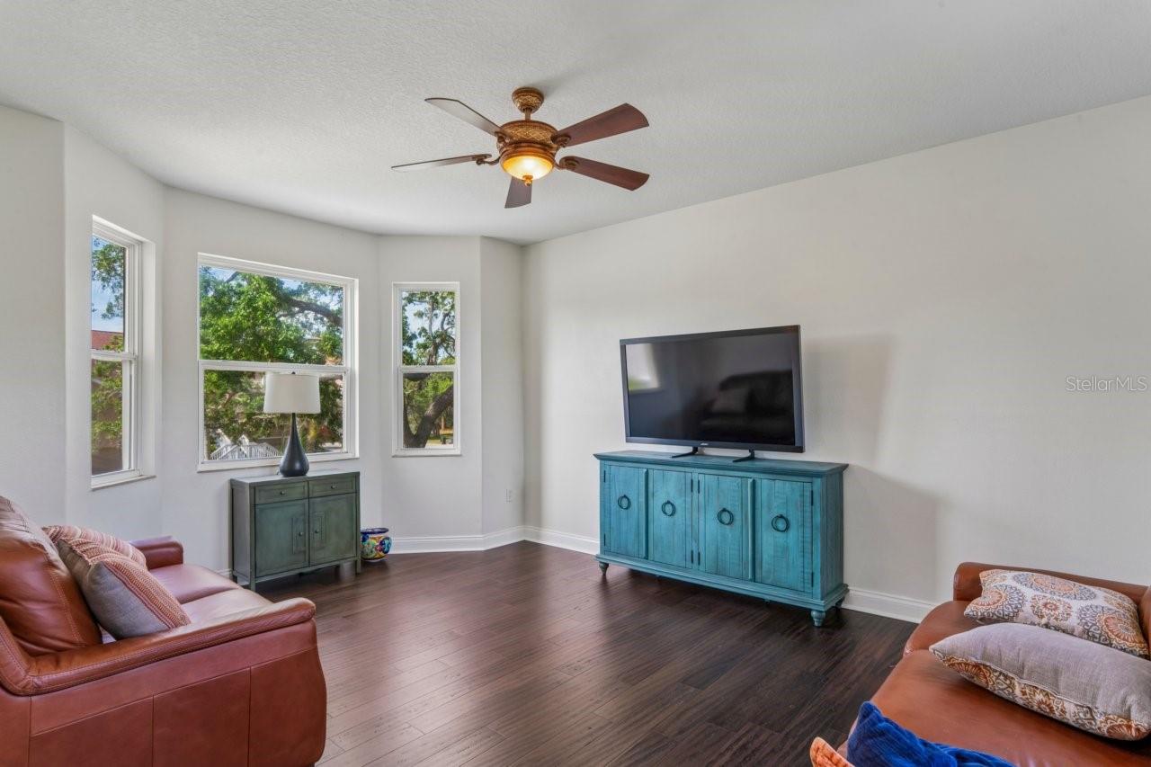 Image 19 of 91 For 7340 Brightwaters Court