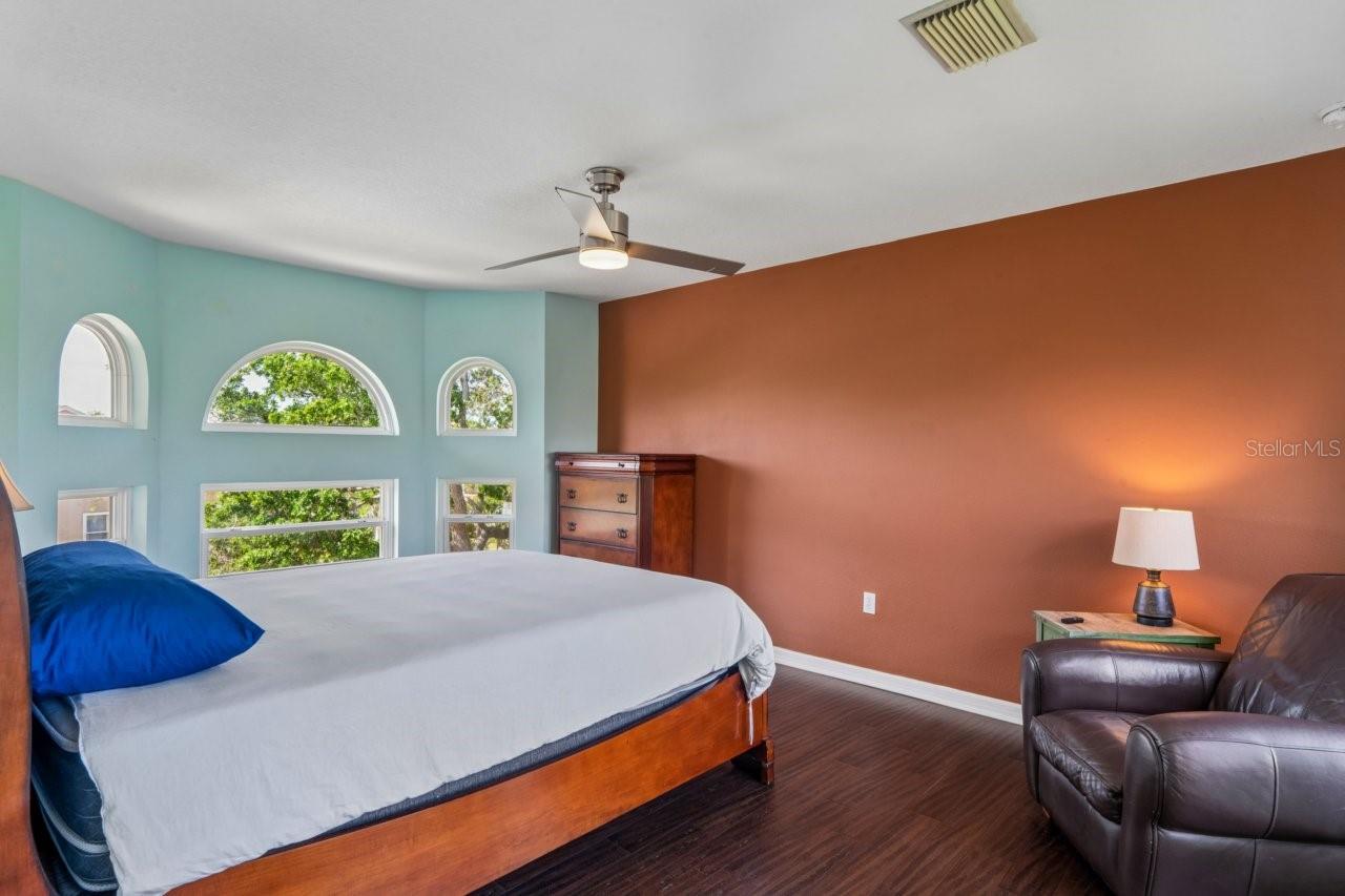 Image 25 of 91 For 7340 Brightwaters Court