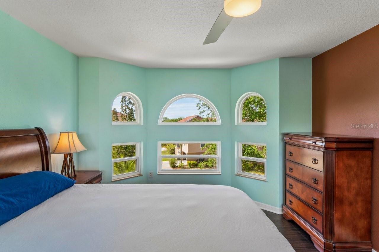 Image 28 of 91 For 7340 Brightwaters Court