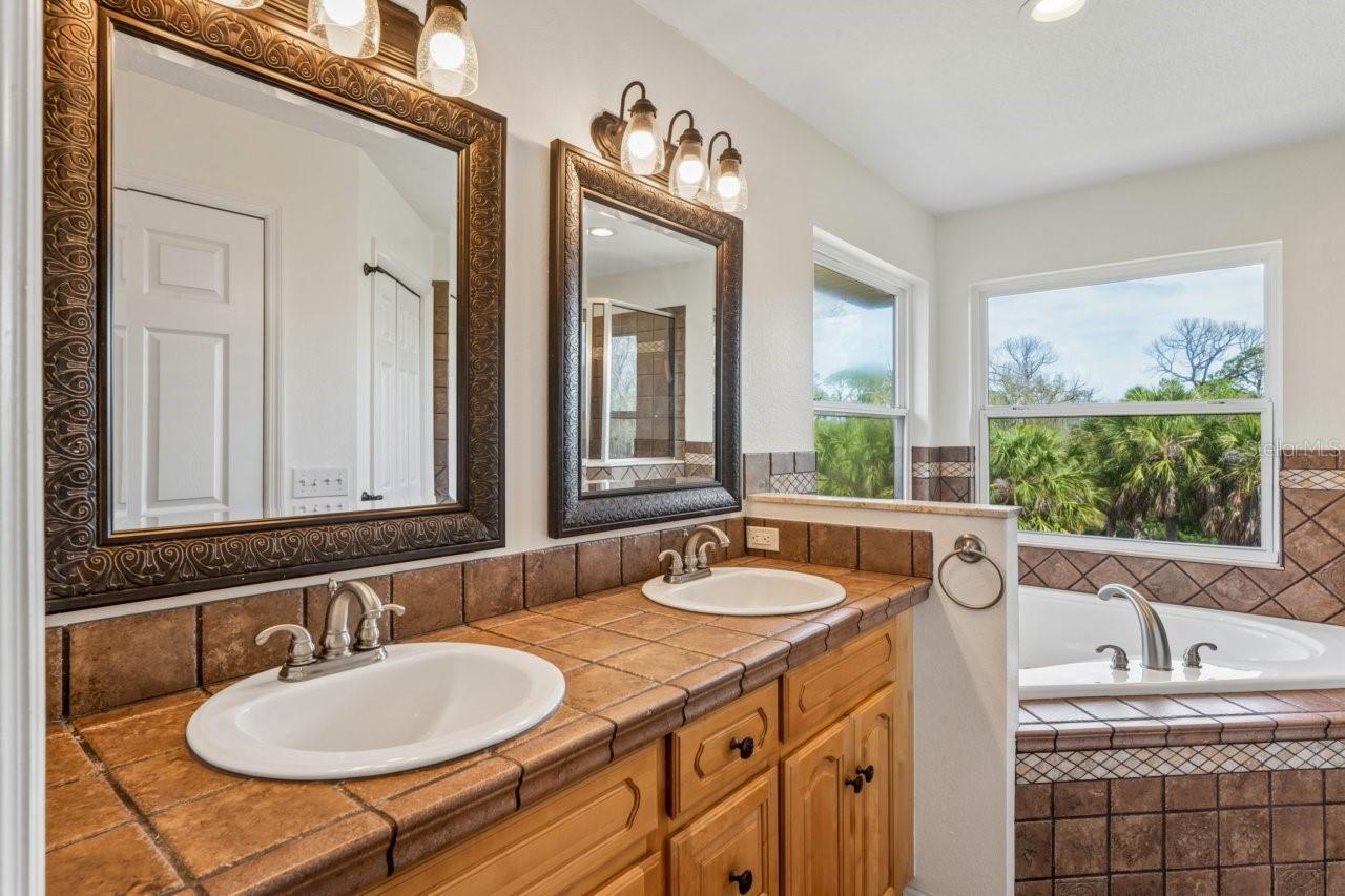 Image 32 of 91 For 7340 Brightwaters Court