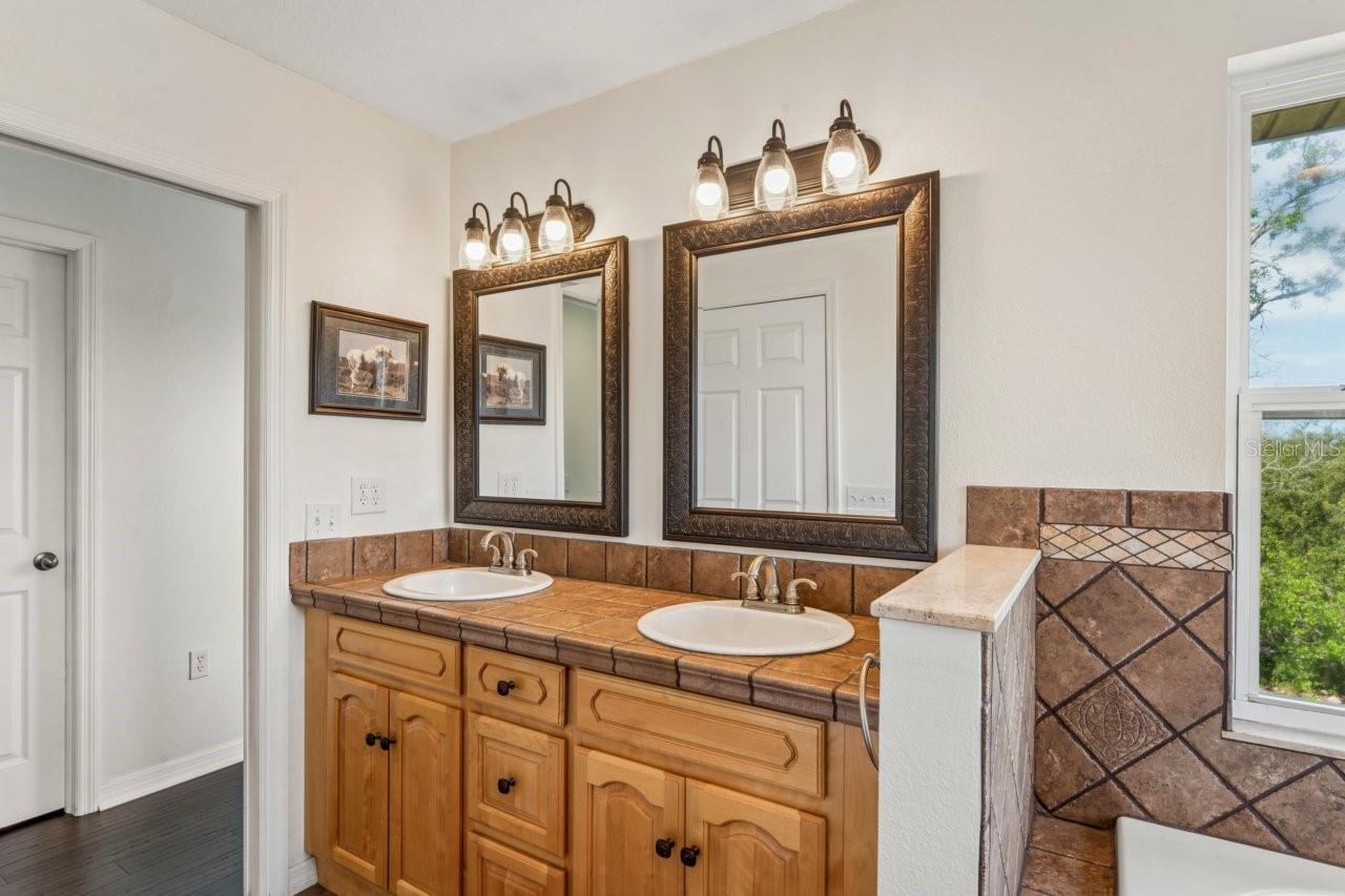 Image 33 of 91 For 7340 Brightwaters Court