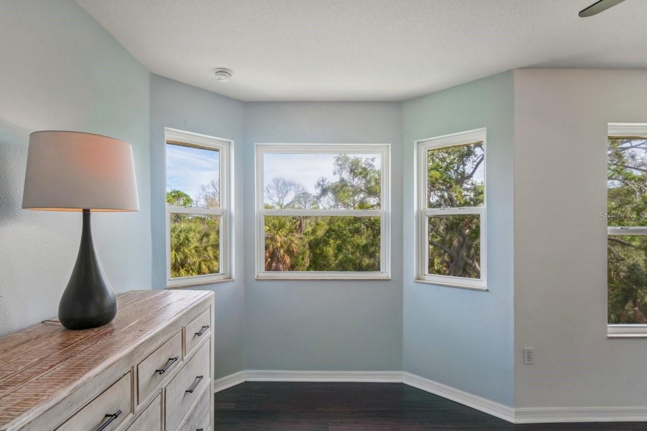 Image 36 of 91 For 7340 Brightwaters Court