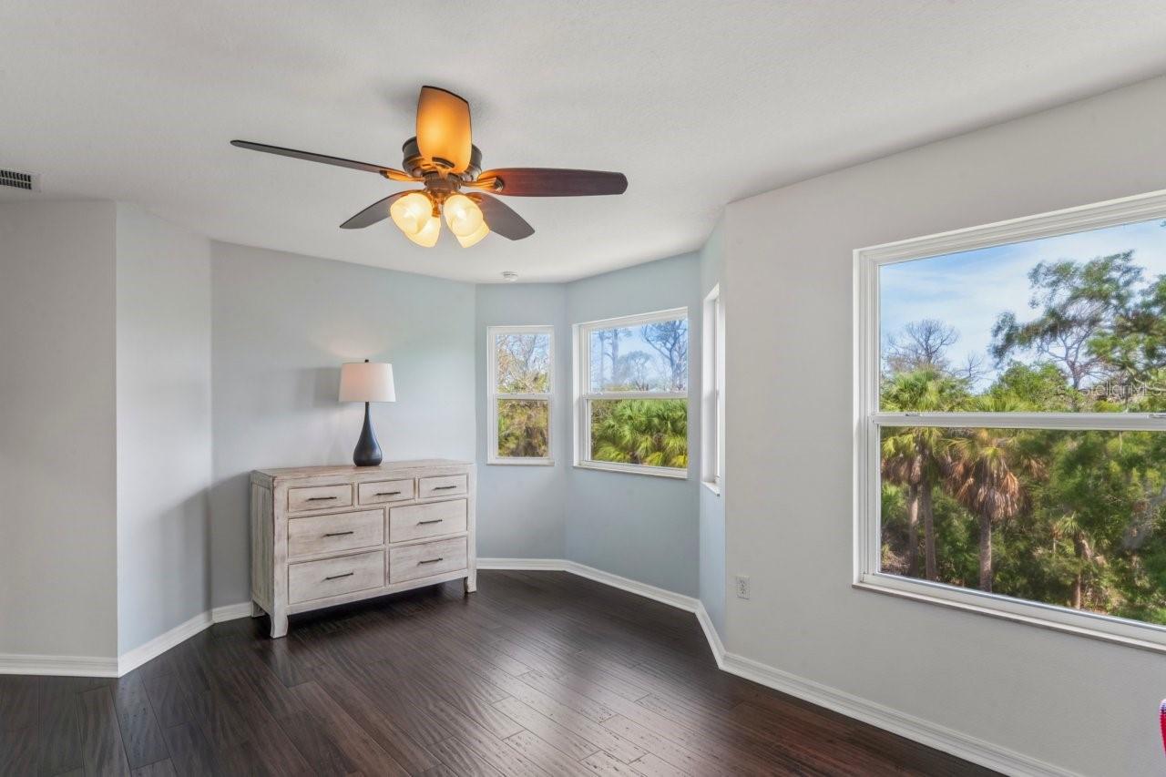 Image 39 of 91 For 7340 Brightwaters Court